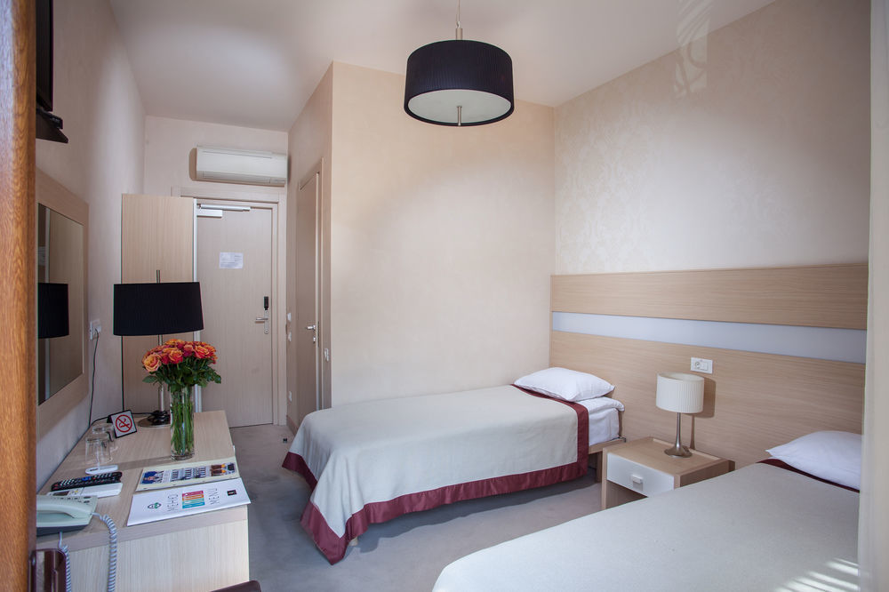 Boutique Hotel Palais Royal Odessa Quarto foto