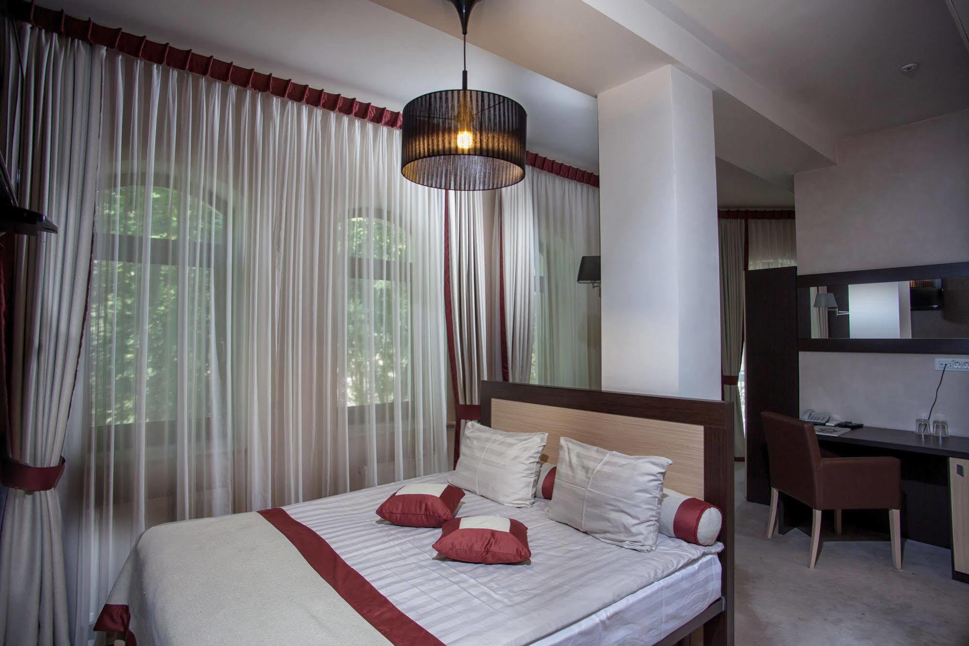 Boutique Hotel Palais Royal Odessa Quarto foto