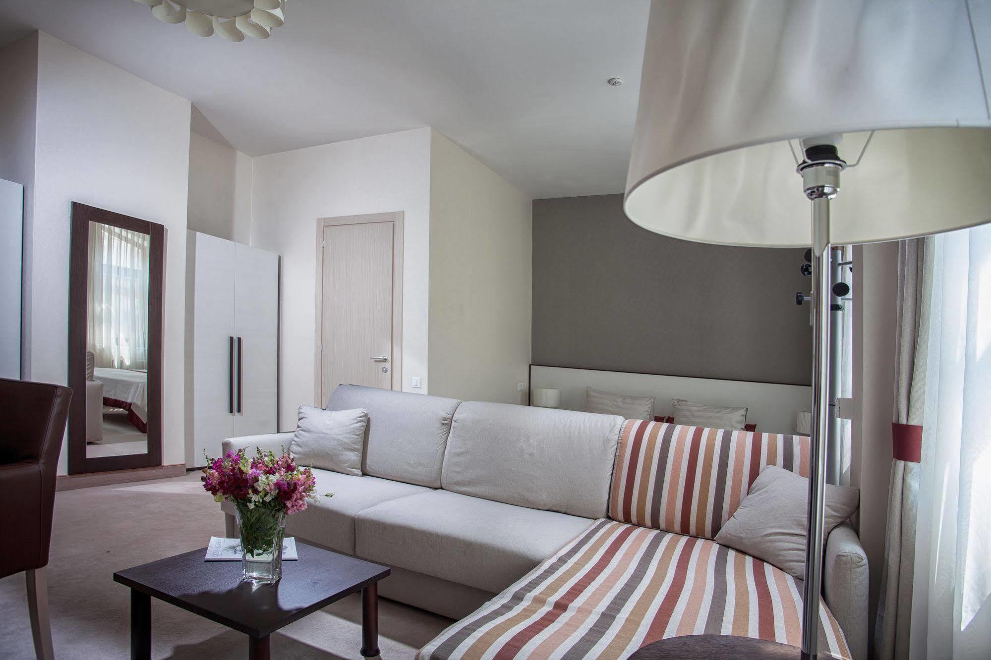 Boutique Hotel Palais Royal Odessa Quarto foto